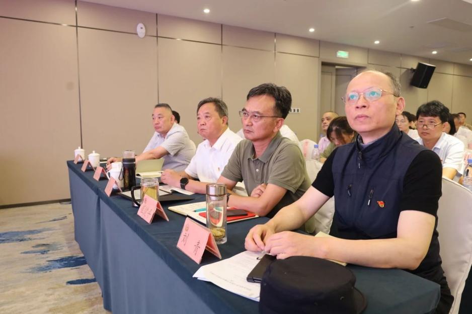 C:/Users/admin/Desktop/凝心聚力謀發(fā)展 同心奮斗譜新篇——南京市公安局國資辦黨總支、南京市保安服務(wù)有限公司黨支部聯(lián)合舉辦專題黨課/3.jpg3