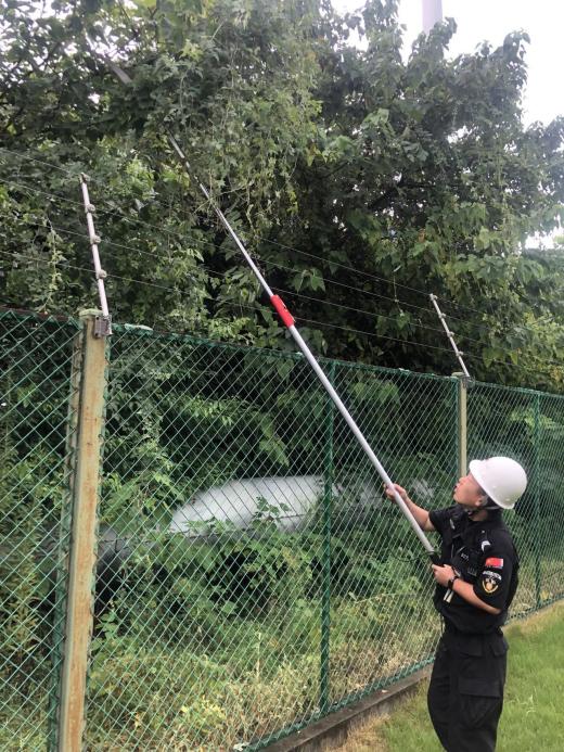 C:/Users/BA/Desktop/風(fēng)雨過(guò)后南京保安迅速行動(dòng)，恢復(fù)安“寧”面貌/2.jpg2