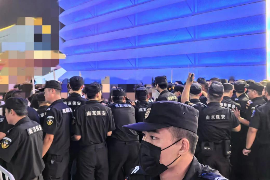 C:/Users/Administrator/Desktop/臺風“貝碧嘉”來襲，南京保安積極應對，“守”護萬家團圓！/12.jpg12