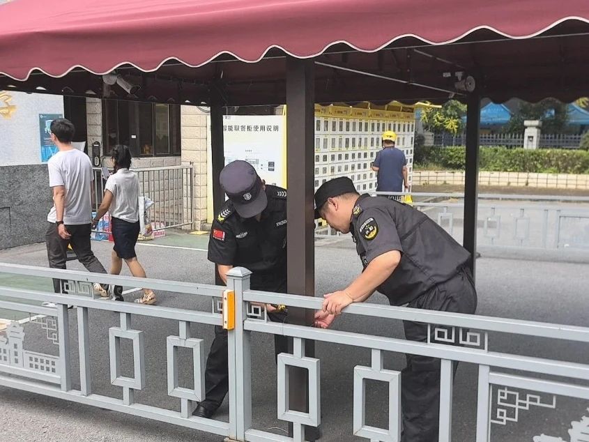 C:/Users/Administrator/Desktop/臺風“貝碧嘉”來襲，南京保安積極應對，“守”護萬家團圓！/4.jpg4