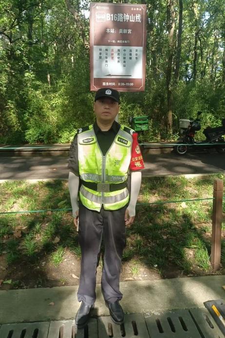 C:/Users/Administrator/Desktop/臺風“貝碧嘉”來襲，南京保安積極應對，“守”護萬家團圓！/1.jpg1