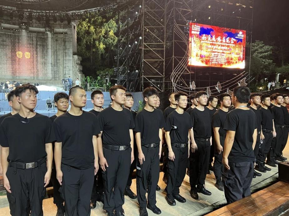 C:/Users/Administrator/Desktop/臺風“貝碧嘉”來襲，南京保安積極應對，“守”護萬家團圓！/10.jpg10