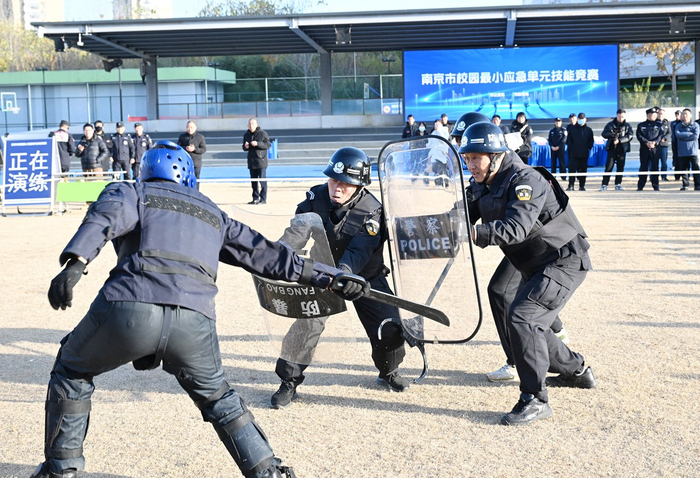 E:/25.12.10后 上傳網(wǎng)站留存/喜報(bào)！南京市保安服務(wù)有限公司建鄴分公司榮獲“校園最小應(yīng)急單元技能競(jìng)賽”一等獎(jiǎng)/照片/w700d1q75cms.jpgw700d1q75cms