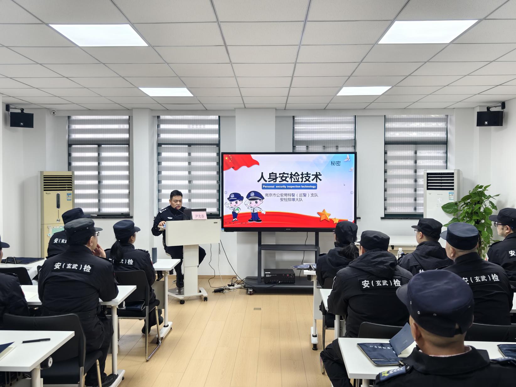 E:/25.12.10后 上傳網站留存/以專業(yè)守護安全 用實戰(zhàn)淬煉本領/照片/17b1ce49eeb5d40b2f805f1f18a45e11.jpg17b1ce49eeb5d40b2f805f1f18a45e11